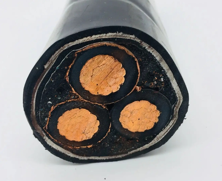架空絕緣線多用于遠(yuǎn)距離電流傳輸、城市供電、工程工地供電等領(lǐng)域.jpg